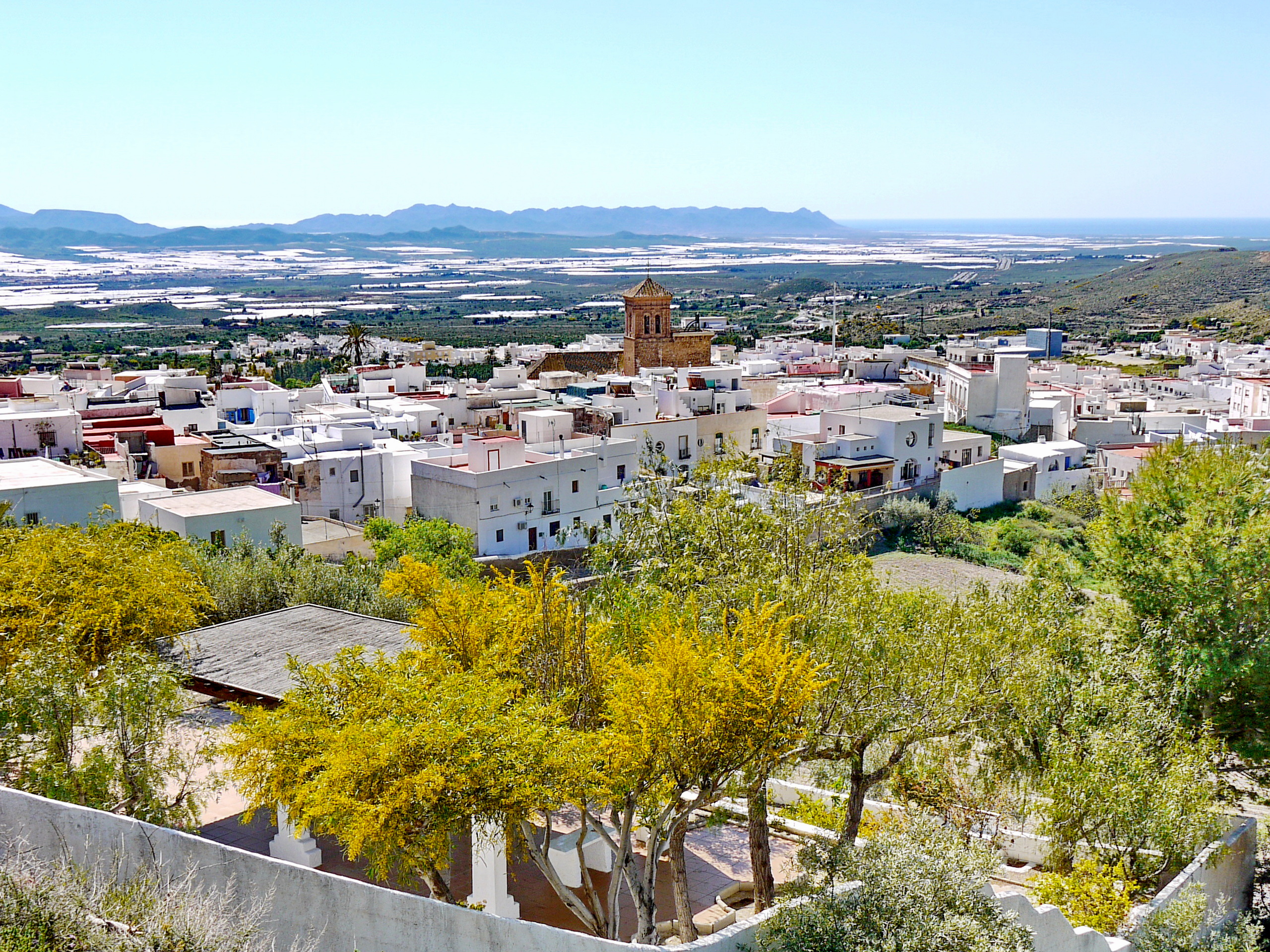 Blick auf Níjar und die Plasticultura in der Umgebung