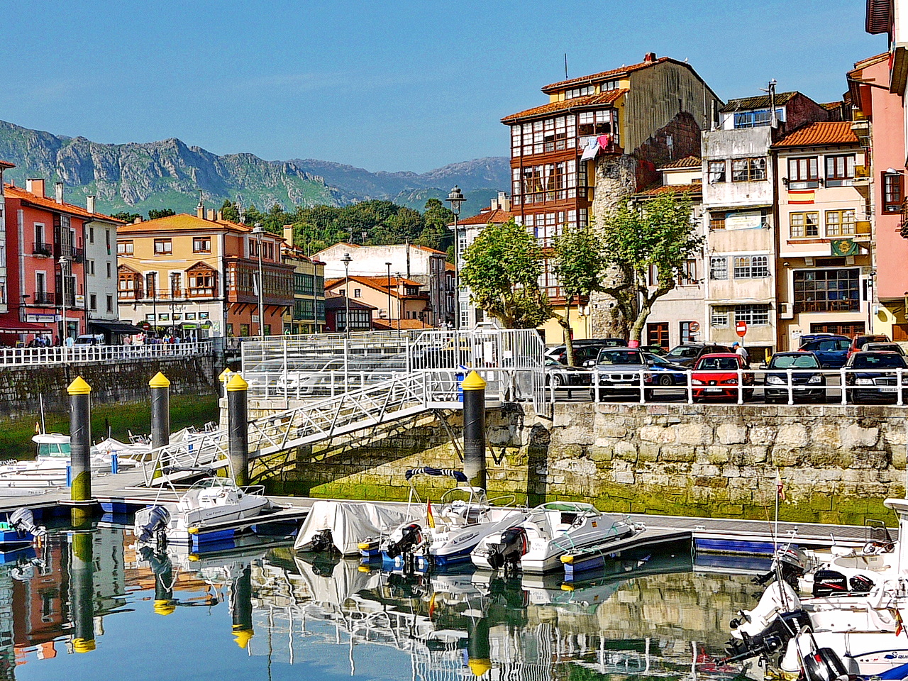 Llanes